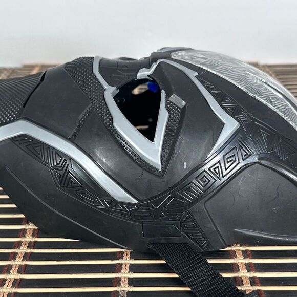 Marvel Avengers Black Panther Vibranium Power FX Light Up Mask Cosplay Costume. - Picture 5 of 9
